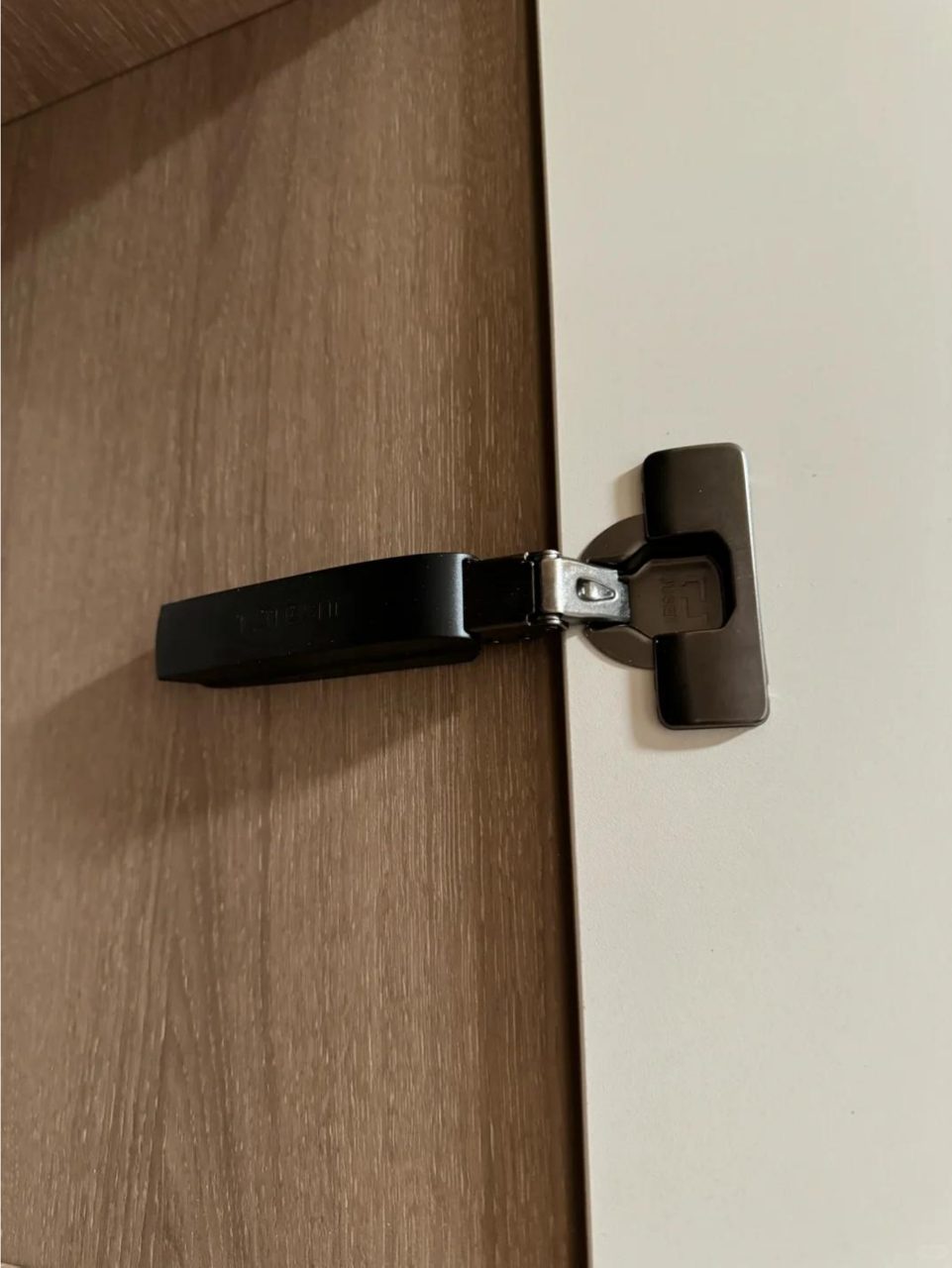 Drawer and hardware detail