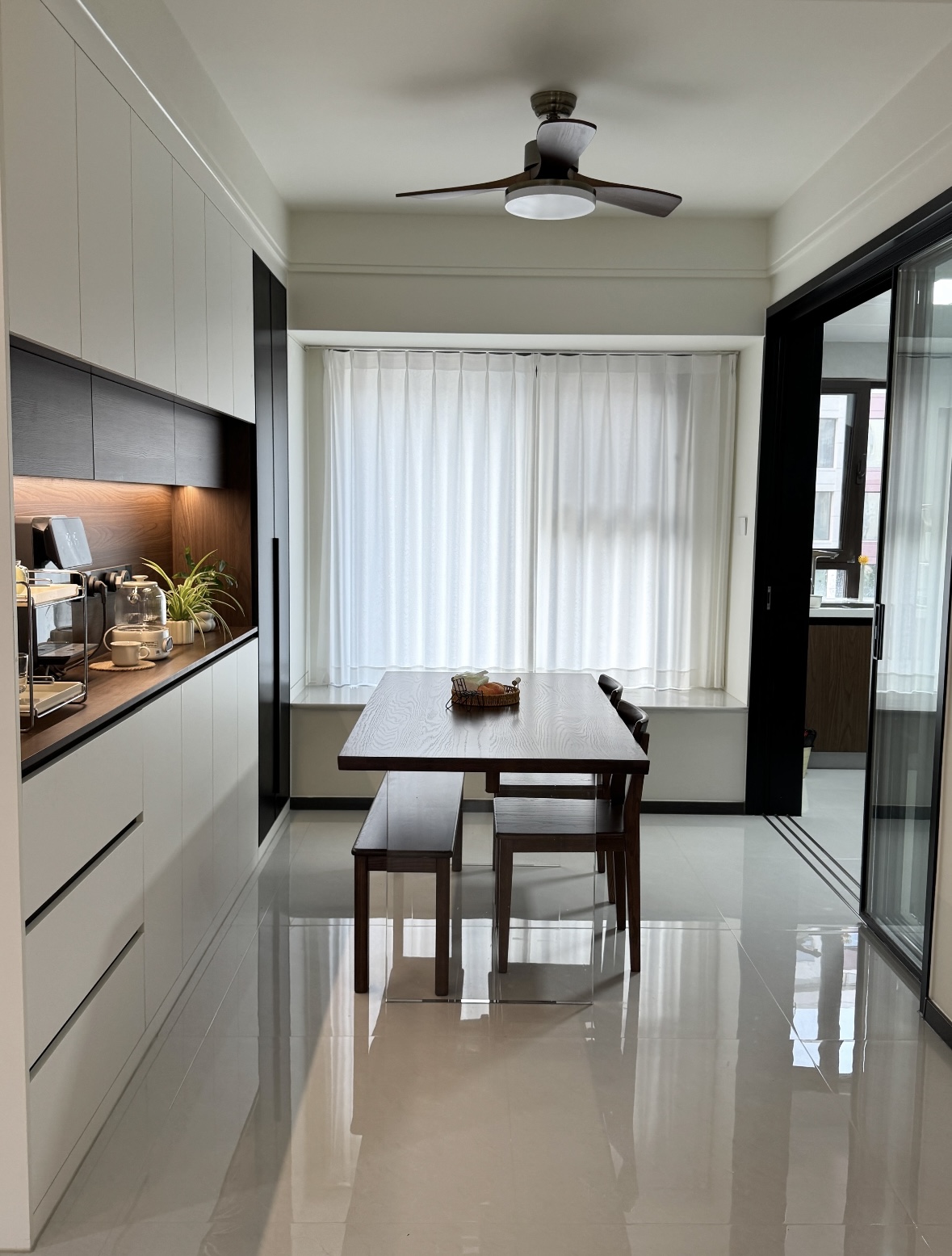 Kitchen and dining area